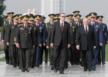 YAŞ Kararları Açıklandı: İki Kuvvet Komutanı Emekli Oldu!