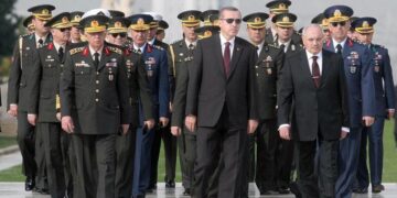 YAŞ Kararları Açıklandı: İki Kuvvet Komutanı Emekli Oldu!
