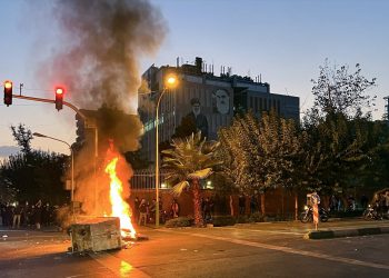 İran’daki Kıyafet Cinayetine Karşı Protestolar Sürüyor: 3 Kişi Öldü!