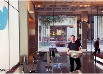 Elon Musk Twitter’ı Alıyor! Genel Merkeze Lavaboyla Girdi!