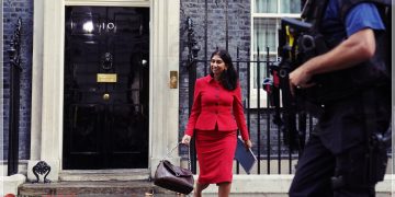 Britanya İçişleri Bakanı Suella Braverman, Hatalı E-Mail Nedeniyle İstifa Etti!