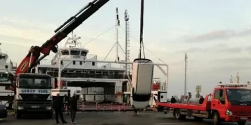Kesilen para cezasına kızdı: Aracını denize attı