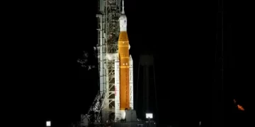 Artemis 1 roketi fırlatıldı, NASA 50 yıl sonra Ay’a geri dönüyor