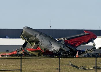 ABD’de iki gösteri uçağı çarpıştı: 6 kişi hayatını kaybetti