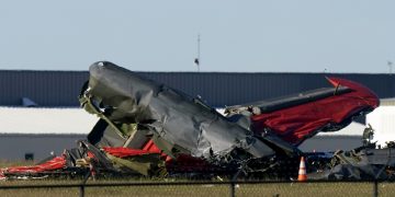 ABD’de iki gösteri uçağı çarpıştı: 6 kişi hayatını kaybetti