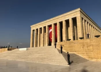 10 Kasım Atatürk’ün ölüm yıldönümü resmi tatil ilan edildi mi ?
