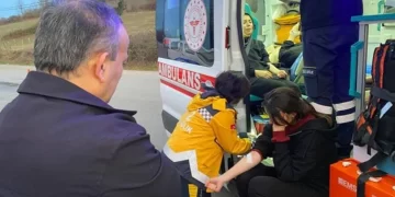 Bartın’da yolcu otobüsü yoldan çıkarak devrildi