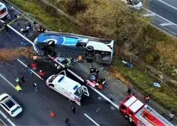 TEM Otoyolu Bolu geçişinde otobüs devrildi: 3 Ölü