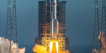 23 tonluk Çin roketi kontrolden çıktı! Dünya’ya düşecek