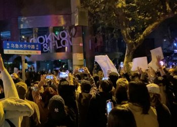 Çin’de korona yeniden hortladı! Kısıtlamalara karşı ülke çapında protestolar başladı