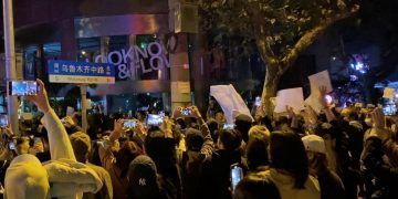 Çin’de korona yeniden hortladı! Kısıtlamalara karşı ülke çapında protestolar başladı