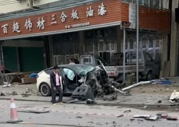 Çin’de Tesla aracı dehşet saçtı