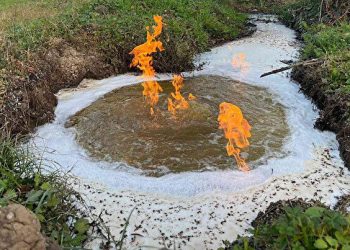 Düzce’de depremin ardından yanan su görenleri korkttu