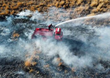 Afyonkarahisar’da bulunan Eber Gölü’nde korkutan yangın