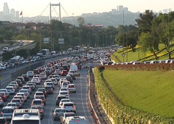 İstanbul’da ara tatil bitti trafik yoğunluğu arttı