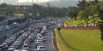 İstanbul’da ara tatil bitti trafik yoğunluğu arttı