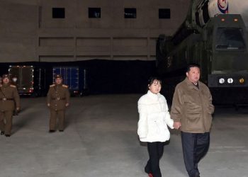 Kuzey Kore lideri, kıtalararası füze denemesine kızıyla katıldı