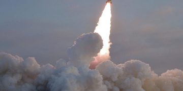 Kuzey Kore’den, Japon Denizi’ne balistik füze!