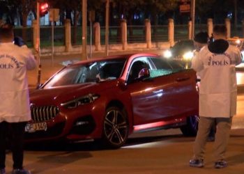 Lüks otomobile silahlı saldırı!