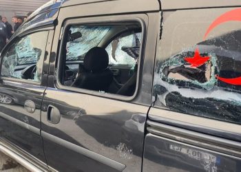 Otoparkta sopalı yol verme kavgası