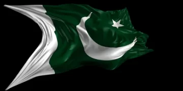 Pakistan’da polis aracına bombalı saldırı