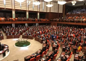 Tütün ve alkol düzenlemesini de içeren kanun teklifi yasalaştı