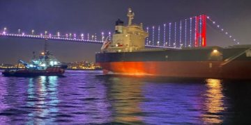 İstanbul Boğazı’nda yük gemisi arızalandı
