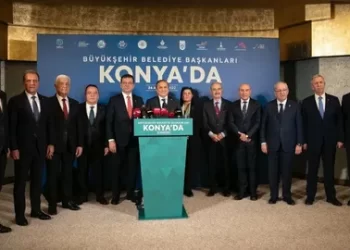 Konya’da Toplanan CHP’li 11 Büyükşehir Belediye Başkanından Ortak Bildiri