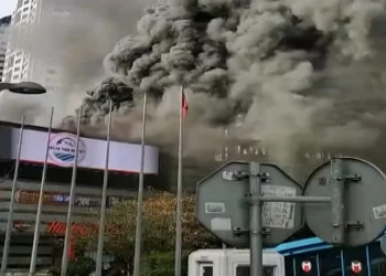 Levent’te bir AVM’de yangın çıktı