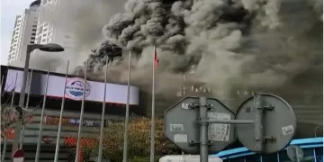Levent’te bir AVM’de yangın çıktı