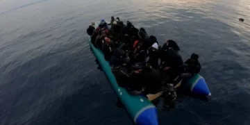Ayvalık açıklarında 42 düzensiz göçmen kurtarıldı