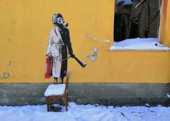 Banksy’nin Ukrayna’daki eserini duvardan sökerek çalmaya çalıştılar