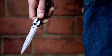 Almanya’da okula giden iki çocuğa bıçaklı saldırı