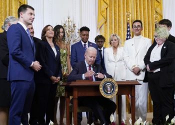 Biden, eşcinsel evlilikleri koruma altına alan yasayı onayladı