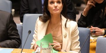 Angelina Jolie BM İyi Niyet Elçiliği görevini bırakıyor