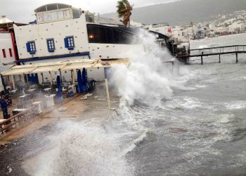 Lodos Bodrum’u yıktı geçti: Evler ve iş yerleri sular altında kaldı