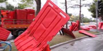 Çin, belli bir süre için uyguladığı tüm koronavirüs kısıtlamalarını kaldırıyor