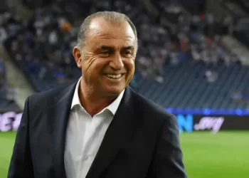 Fatih Terim Golden Foot ödülü aldı
