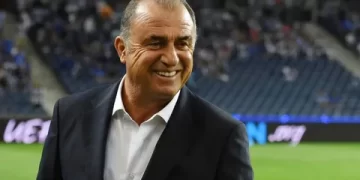 Fatih Terim Golden Foot ödülü aldı