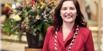 Huri Şahin, Hollanda’da Belediye Başkanı Seçilen İlk Türk Oldu!