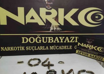 Ağrı’da durdurulup üzerleri arandı: Bağırsaklarından 432 gram Afyon sakızı çıktı