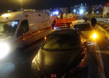 İstanbul’da korkutan kaza: İki aracın arasında kaldılar