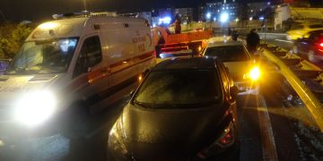 İstanbul’da korkutan kaza: İki aracın arasında kaldılar