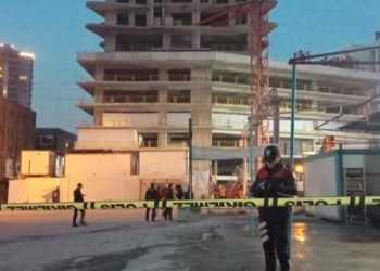 İzmir’de inşaat vinci devrildi! 5 kişi hayatını kaybetti