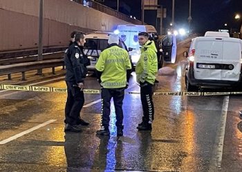 İzmir’de aracına yakıt doldururken otomobil çarpan sürücü hayatını kaybetti