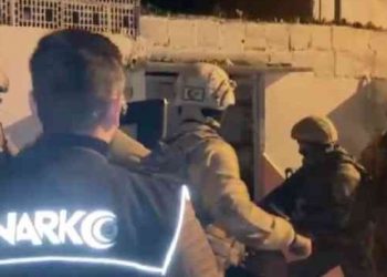 İzmir’de eş zamanlı uyuşturucu operasyonları: 37 gözaltı