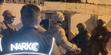İzmir’de eş zamanlı uyuşturucu operasyonları: 37 gözaltı