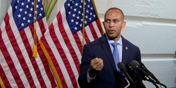 ABD Temsilciler Meclisi’nde İlk Defa Bir Afro-Amerikan Lider Olacak! Hakeem Jeffries Demokratlar’ın Başına Geçti!