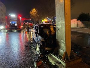 kadikoy yanan otomobil habermeydan