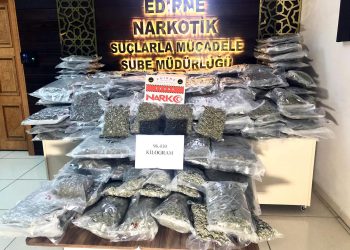 Kapıkule’de TIR şoförü tarafından çöpe atılan valizlerden 30 milyon liralık uyuşturucu çıktı